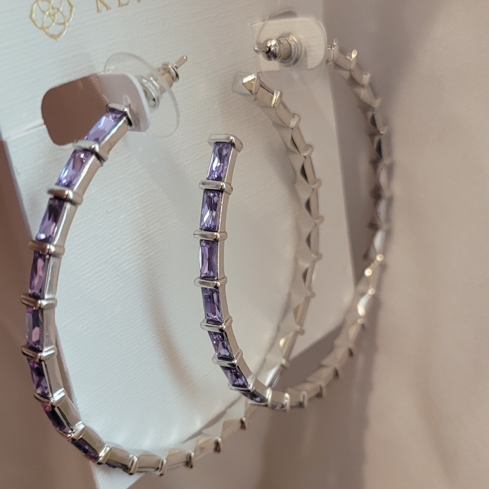NWT KENDRA SCOTT SILVER AND PURPLE LARGE HOOP EARRINGS